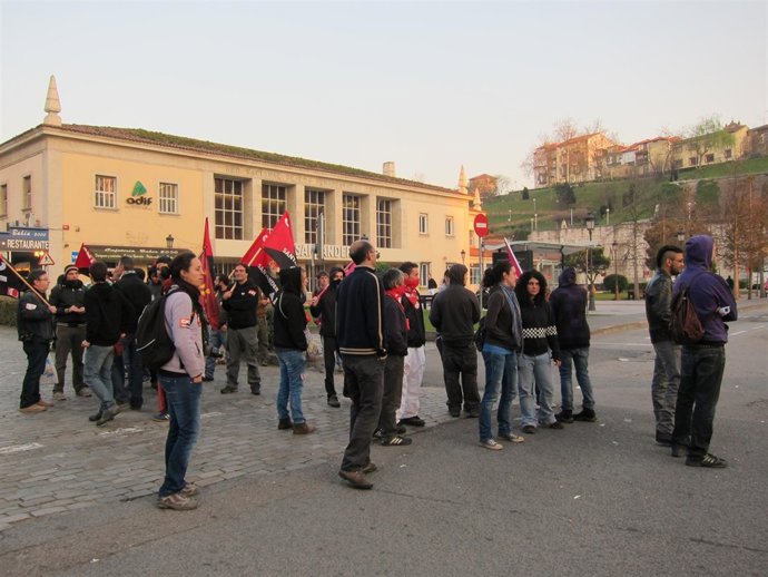 Piquete Informativo En El Parking De Las Estaciones De Santander El 29M