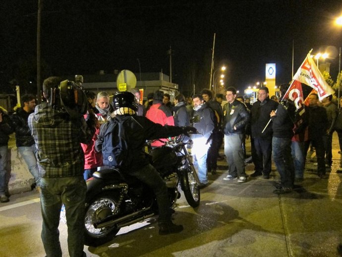 Piquete Ante Las Puertas De Carrocería-Montaje De Renault En Valladolid.