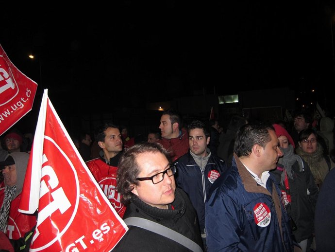 Participantes En Un Piquete Informativo Ante Las Puertas De Auvasa.
