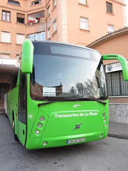 Estación De Autobuses De Logroño Con Un Bus De Servicios Mínimos