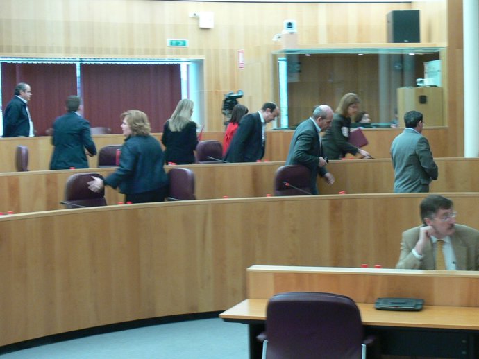 Los Diputados Socialistas Se Ausentan Del Pleno De Diputación