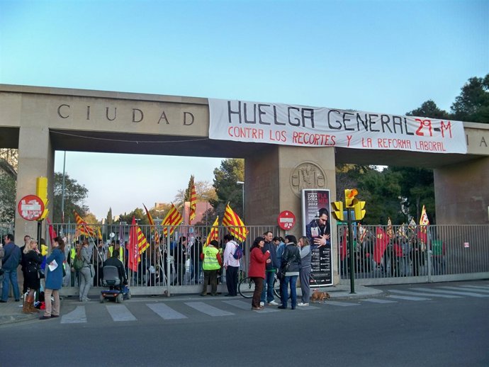 Piquete A La Entrada Del Campus De San Francisco De La Universidad De Zaragoza