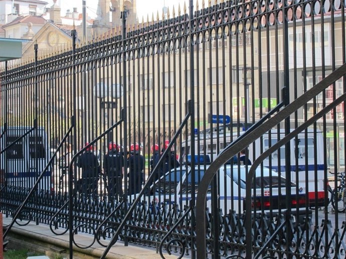 Ertzaintza Custoria El Parlamento Vasco