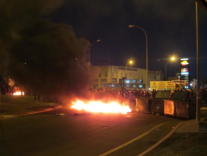 Corte De Tráfico En El Polígono De Los Villares De Salamanca