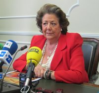 Valencia registra pequeños incidentes como la quema de cinco contenedores y el cierre de puertas con silicona