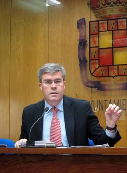 El Alcalde De Jaén, José Enrique Fernández De Moya, En La Rueda De Prensa.