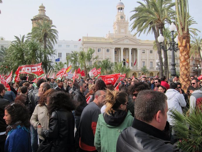 Manifestación Contra La Reforma Laboral En Cádiz
