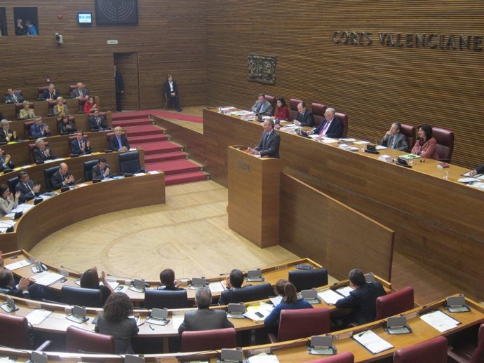Fabra En La Tribuna De Las Corts En La Sesión De Control