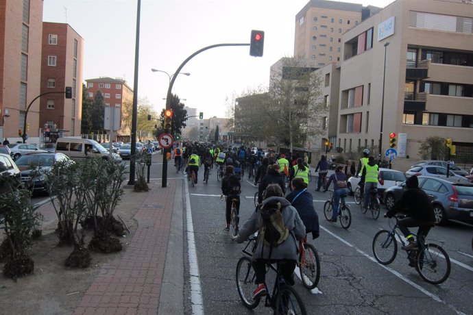 Bicipiquete En La Calle San Juan Bosco De Zaragoza
