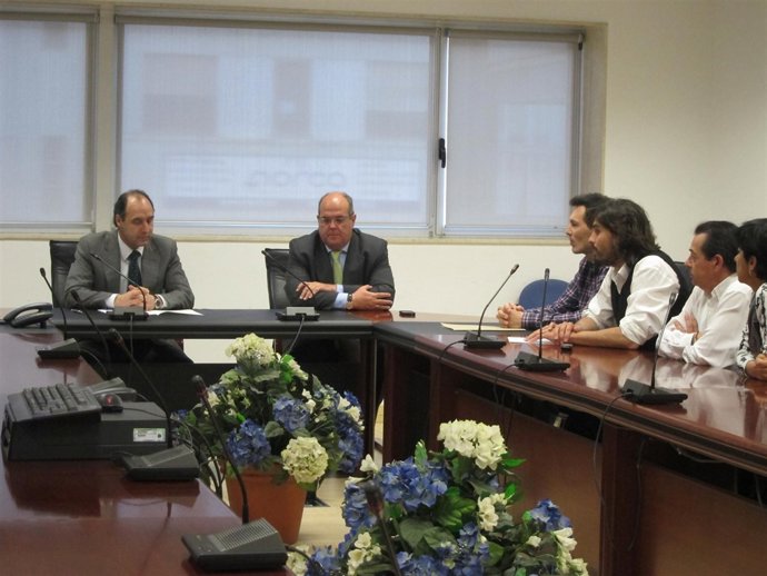 El Presidente De Cantabria Se Reúne Con Los Afectados Por Las Preferentes