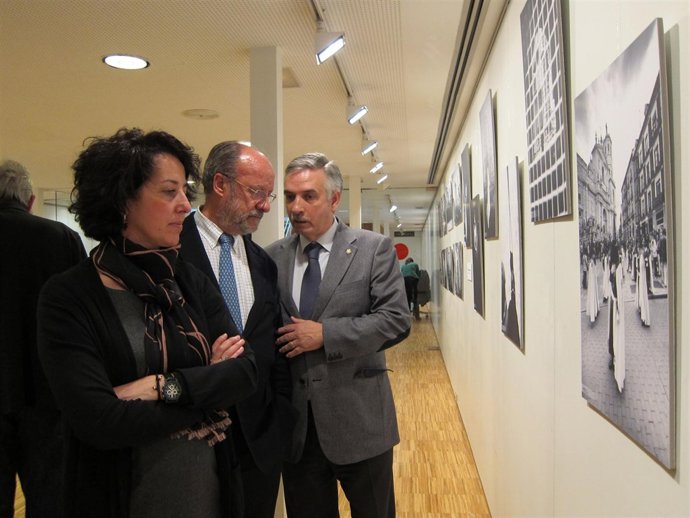 Cantalapidra, León De La Riva Y Domínguez Visitan La Muestra 