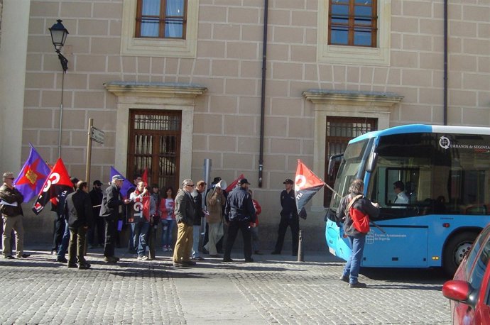 Integrantes De CGT Y CNT Increpan A Un Conductor