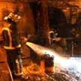 Extinción De Un Incendio En Vivienda