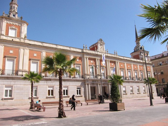 Fachada del Ayuntamiento de Huelva. 