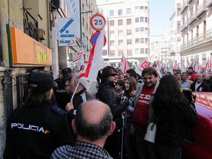 Piquetes Informativos Ante Un Bar En Valladolid Que Ha Abierto En La Huelga