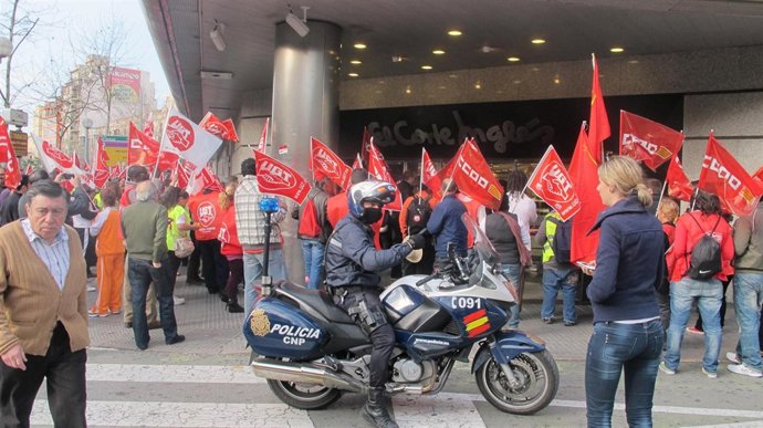 Piquetes Informativos En El Corte Inglés De Palma