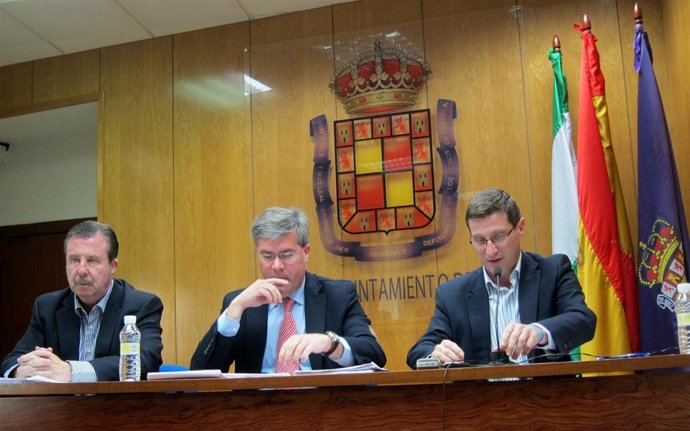 García Anguita, Fernández De Moya Y Contreras Explican El Plan De Ajuste.