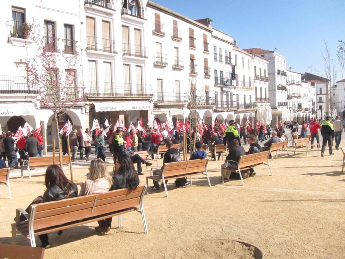 Piquetes Informativos En El Centro De Cáceres. 