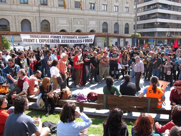 Concentración En Plaza Muntanyeta con motivo de la huelga general.