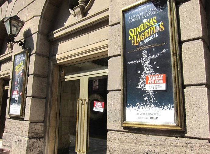 Entrada Del Teatro Principal De  Valencia