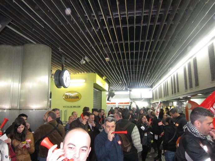 Piquete En La Parada De FGC De Plaza Catalunya El 29M