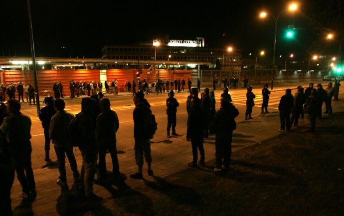 Piquetes De Madrugada Ante Citroen Huelga 29M