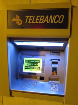 Cajero En Logroño Con Pegatina Alusiva A La Huelga General