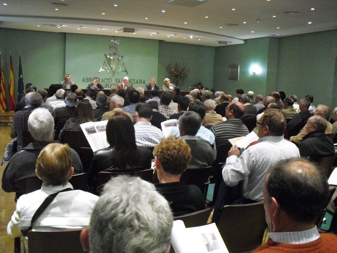 Asistentes A La Asamblea De AVA-Asaja, Presidida Por Cristóbal Aguado