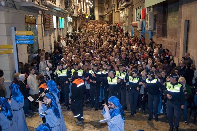 Multitud Acude A Ver Una Procesión De Cartagena