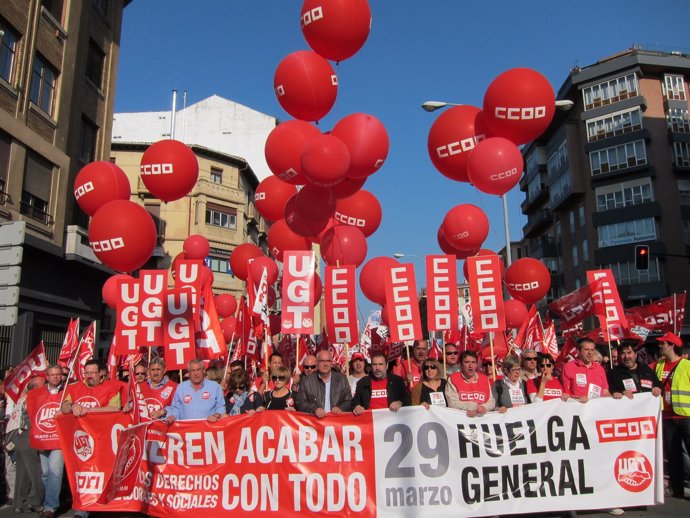 Manifestación Central De UGT Y CCOO De Navarra En El Marco De La Huelga General.