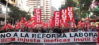 Miles de personas se manifiestan en Murcia contra la reforma laboral y exigen rectificación del Gobierno
