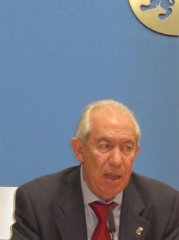 El Consejero De Economía Y Empleo Francisco Bono