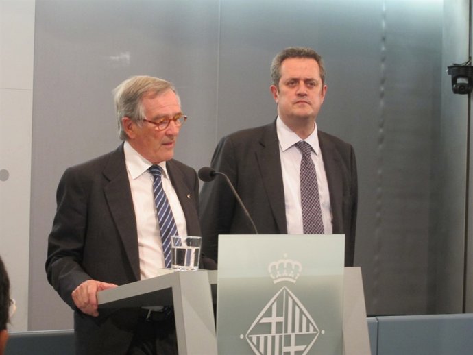 Al Alcalde De Barcelona, X.Trias, Y El Primer Teniente De Alcalde J.Forn