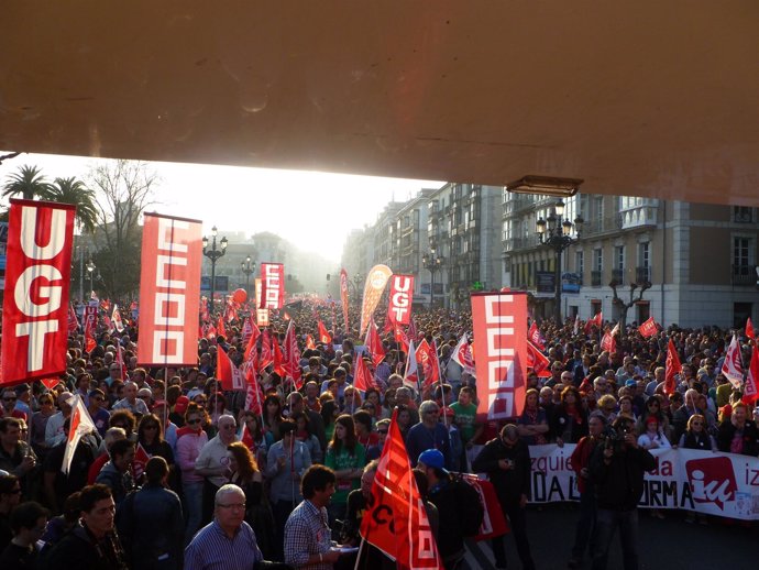 Manifestación Multitudinaria Contra La Reforma Laboral En Santander