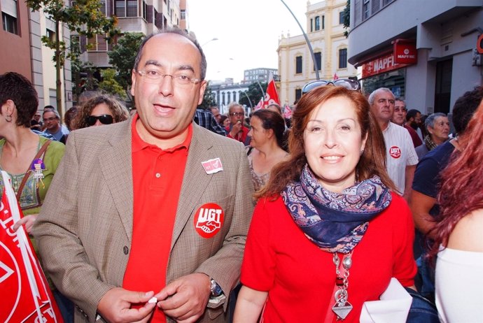 Julio Cruz Y Dolores Padrón, En La Manifestación De Tenerife