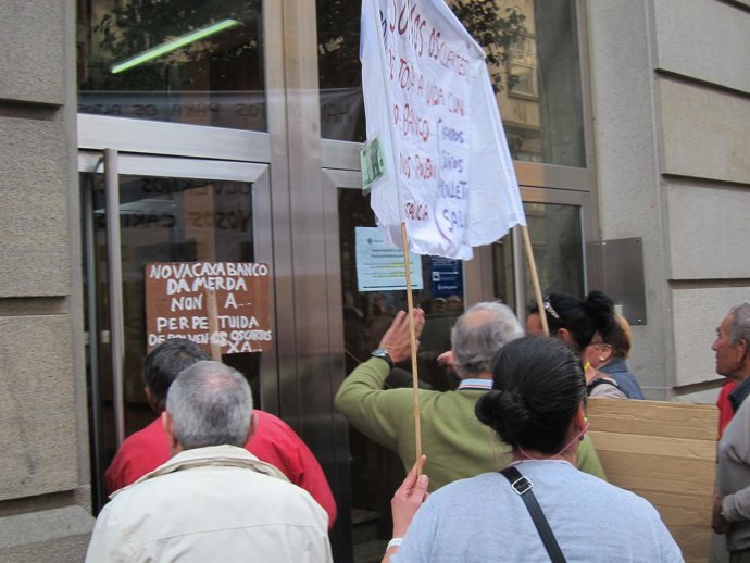 Manifestación en Santiago de afectados por las preferentes