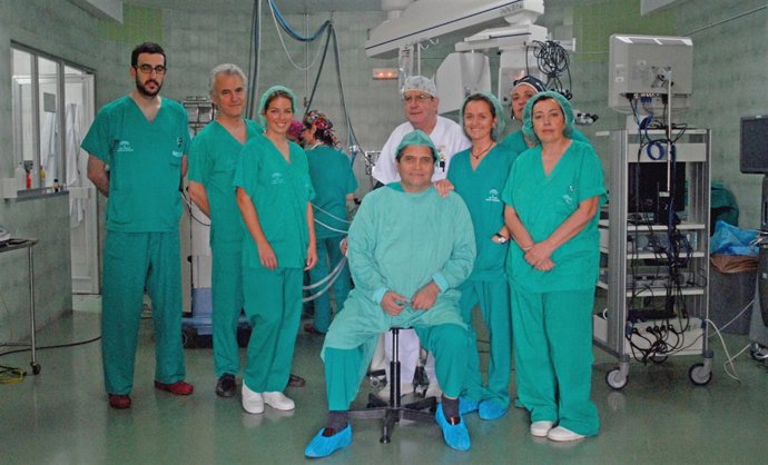 Imagen De Los Profesionales De Oftalmología Que Han Llevado A Cabo La Operación