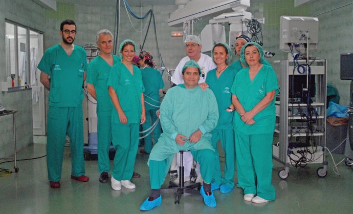 Imagen De Los Profesionales De Oftalmología Que Han Llevado A Cabo La Operación