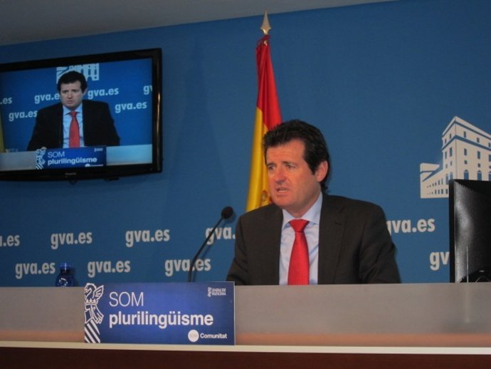 José Císcar En La Rueda De Prensa Posterior Al Pleno Del Consell.