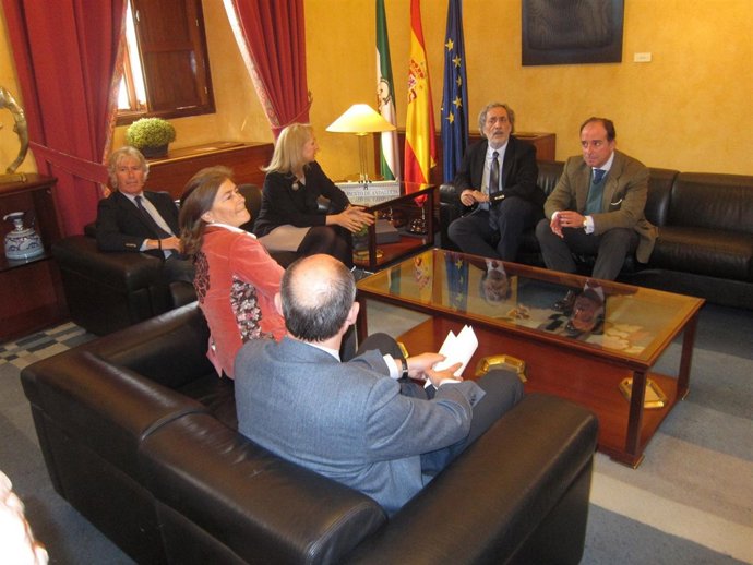 Chamizo Entrega A Coves El Informe Anual 2011