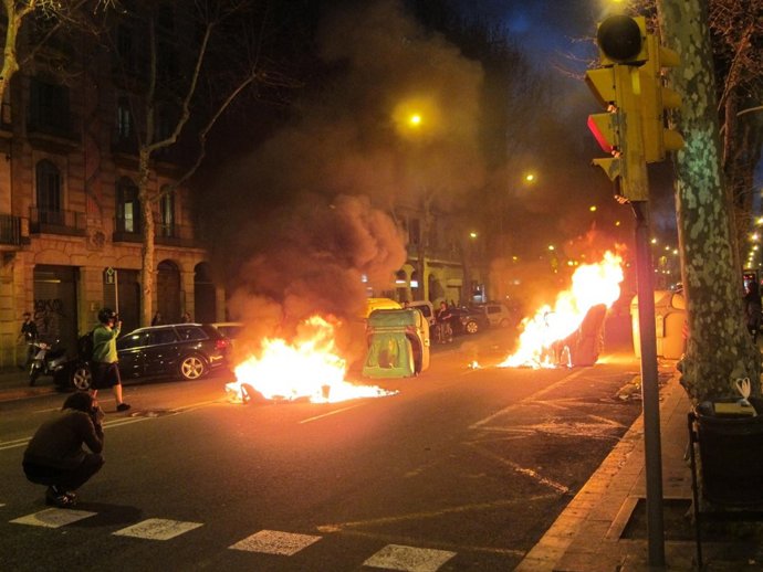 Disturbios En Barcelona Durante La Huelga General De Marzo De 2009