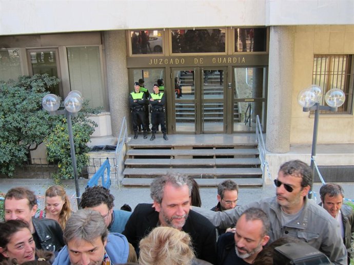 Willy Toledo A La Salida Del Juzgado