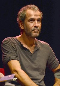 Willy Toledo, acusado de "delitos de contra los trabajadores"