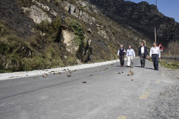 El Consejero Inspecciona La Zona 
