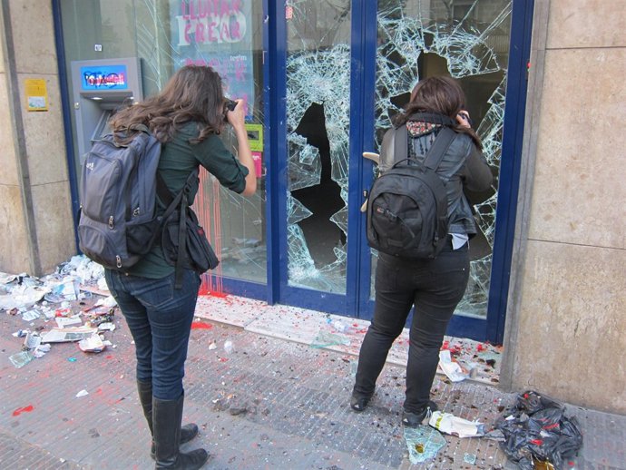 Disturbios En Barcelona Durante La Huelga General De Marzo De 2009