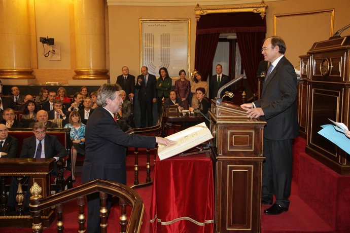 Belloch En Su Toma De Posesión En El Senado