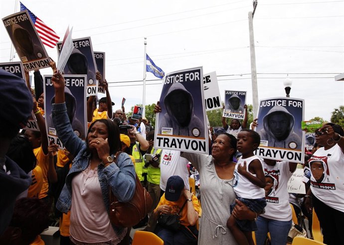 Manifestación En Florida Para Exigir La Detención Del Que Mató A Trayvon Martin