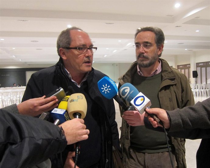 López (D), Junto Al Presidente De La Gestora Del PSOE De Jaén, Juan Cornejo.