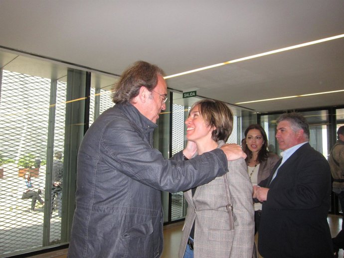 Carlos Pérez Anadón Y Eva Sáenz