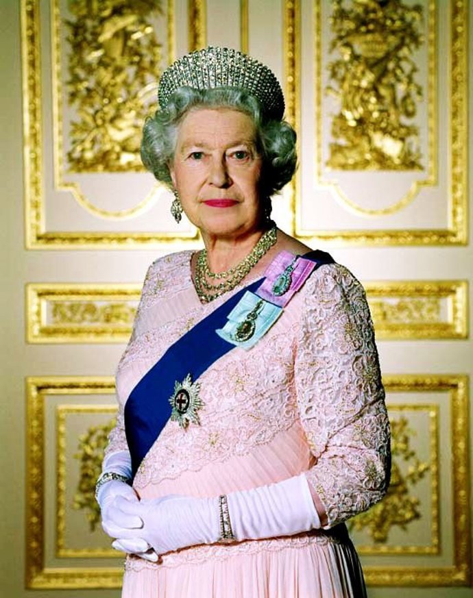 Retrato Oficial De La Reina Isabel II